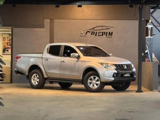 MITSUBISHI L200 TRITON 2.4 16V TURBO DIESEL SPORT HPE CD 4P 4X4 AUTOMÁTICO MITSUBISHI L200 TRITON 2.4 16V TURBO DIESEL SPORT HPE CD 4P 4X4 AUTOMÁTICO